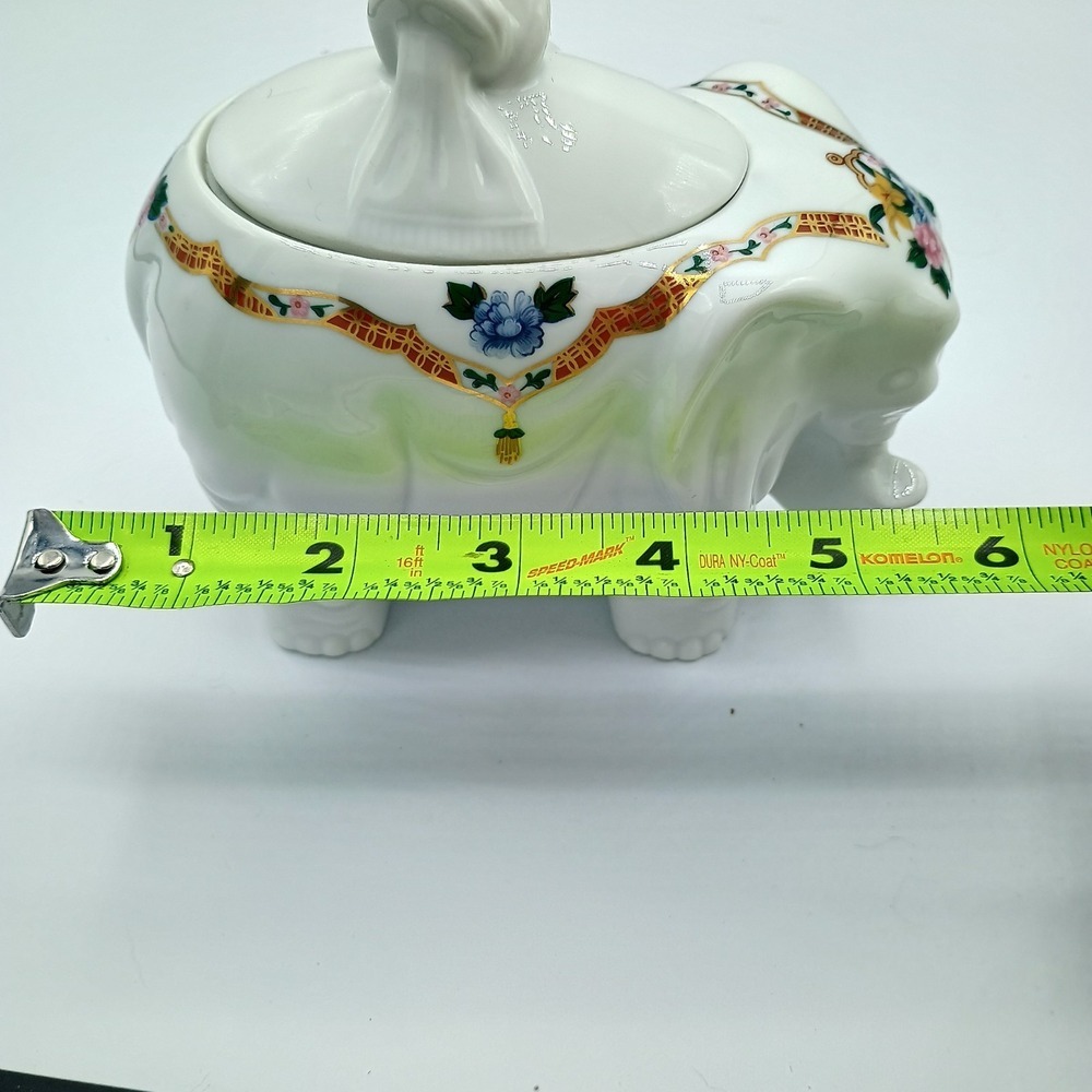Chinoiserie White Porcelain Elephant With Lid Japan Trinket Box Elizabeth Arden - Picture 13 of 14